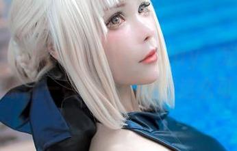 办公室里的Kitkat Cosplay，定制图片让你眼前一亮，怎么变得这么可爱？